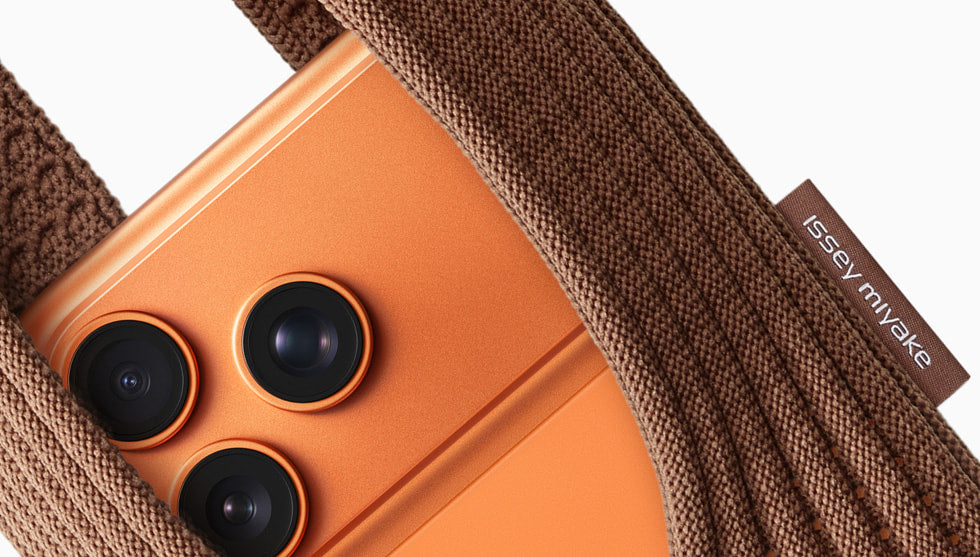 Unisex Hands-Free Scarf with Phone Pocket | 3D-Knit Orange Stripe